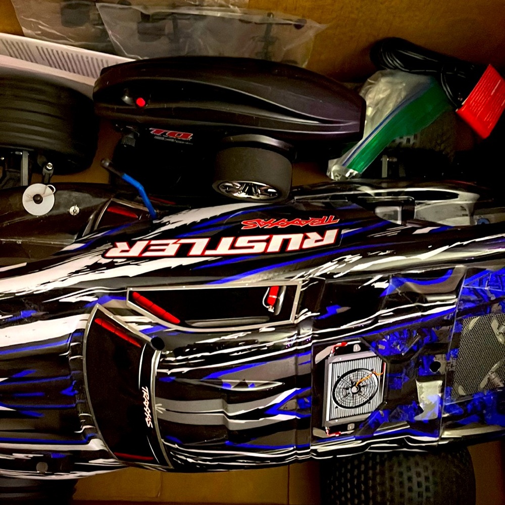 RUSTLER BLACK AND CHROME REMOTE CONTROL SPEED 45 MOH EVERYTHING INCLUDED